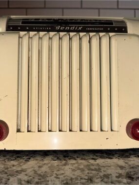 Bendix Vintage Portable tube Radio